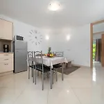 Ela شقة ماكارسكا